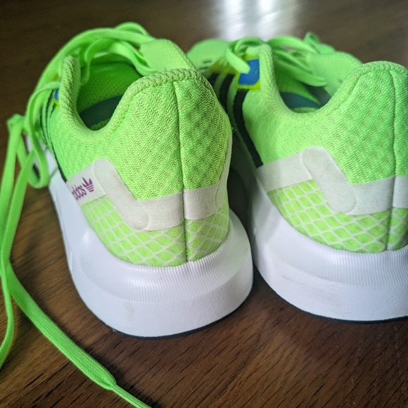 New without box women's Adidas 8 shoes - Picture 3 of 5